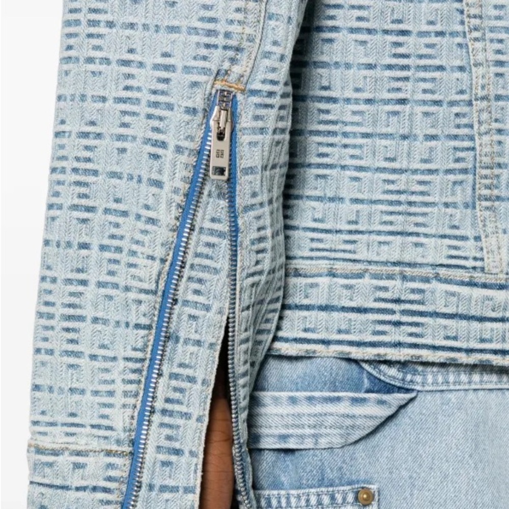 Givenchy White Leather Patch - image 1